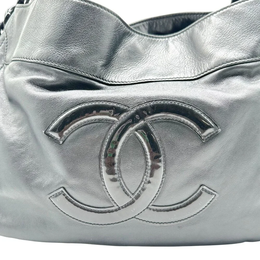 Chanel Black Leather CC Logo Chain Strap Hobo Bag 2006-08